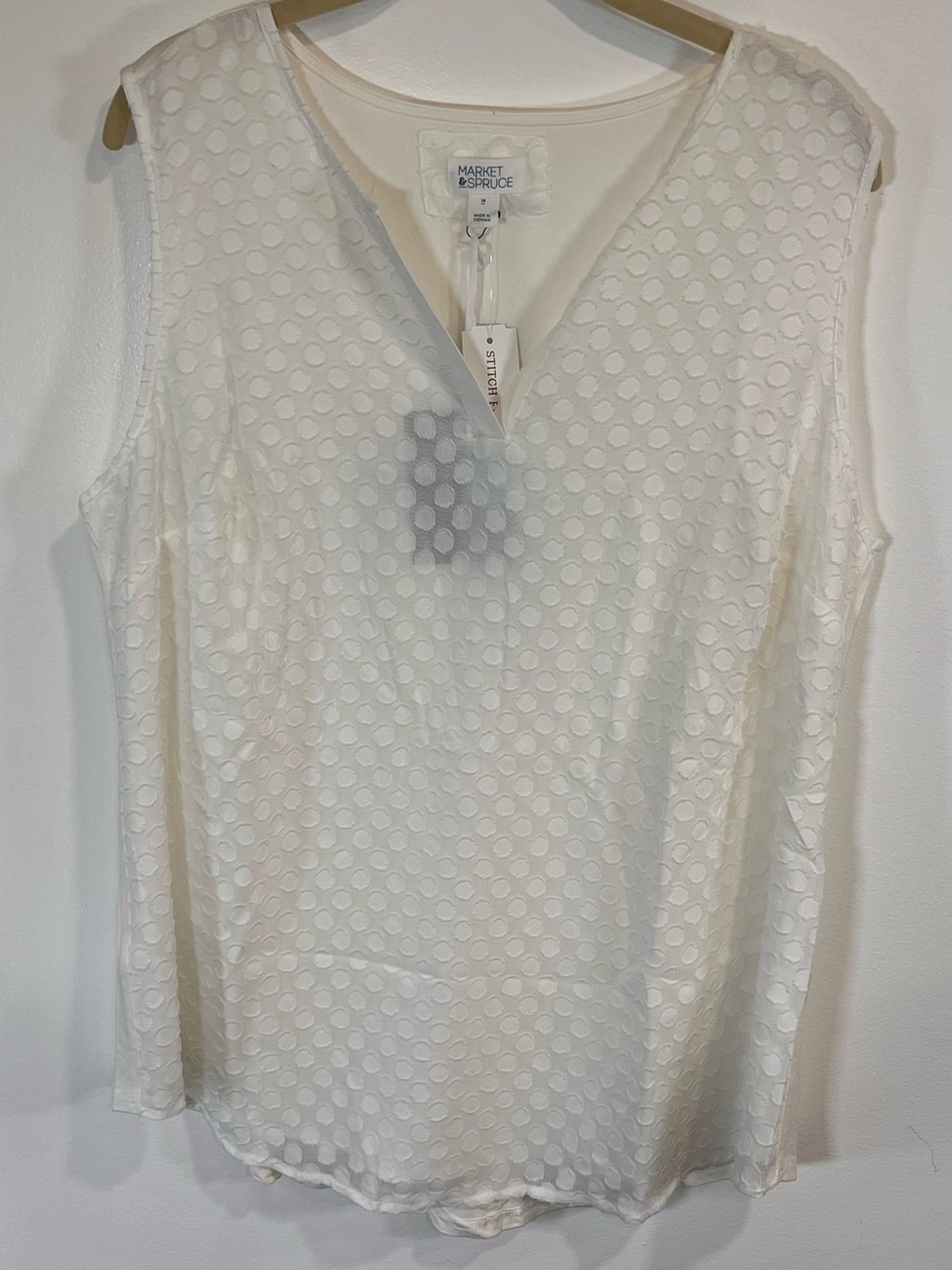 Market & Spruce Ivory Textured V-Neck Tank
